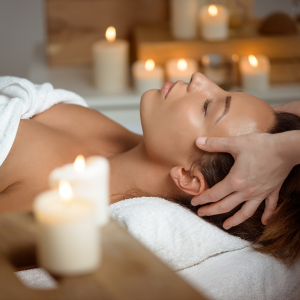 Ragazza riceve massaggio rilassante in centro Benessere - Fusion Spa & Fitness a Rende (CS)